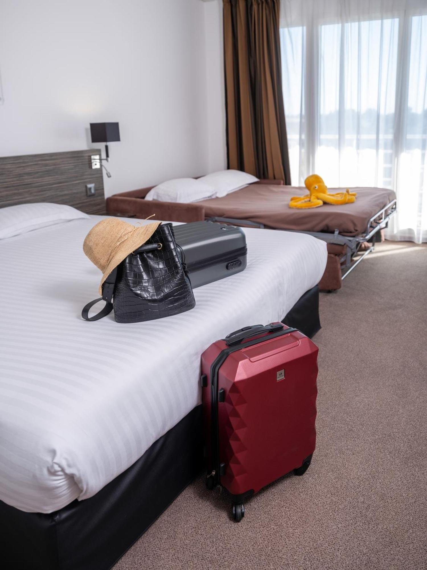 Golden Tulip 4*
