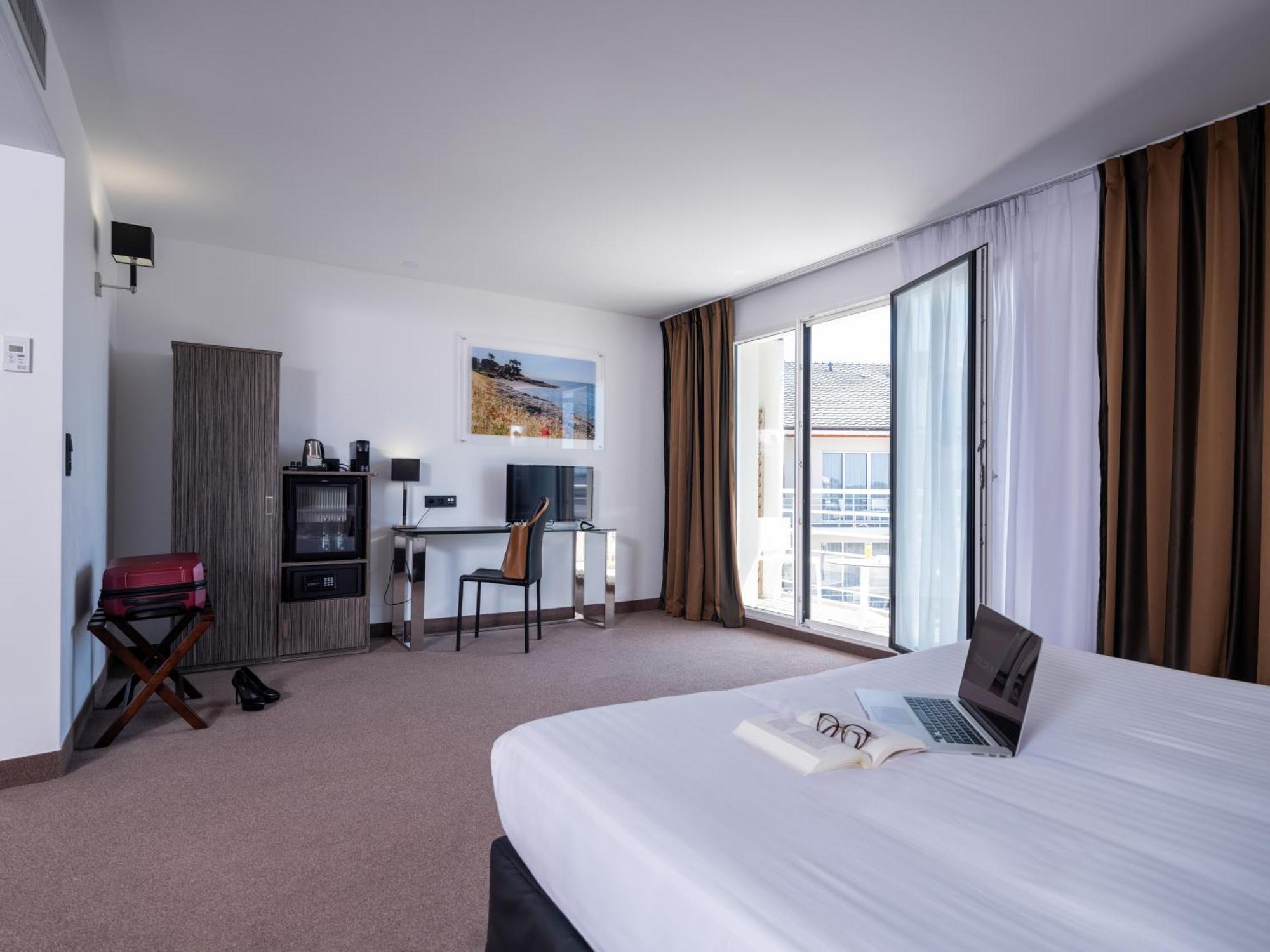 Golden Tulip 4*